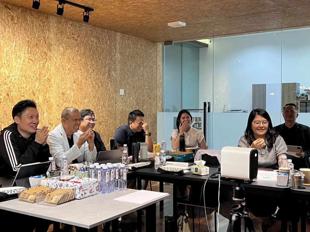 Keynote · Vistage · CEO peer group · Shimlen showroom · Vistage VEE-28 — FutureX Leader